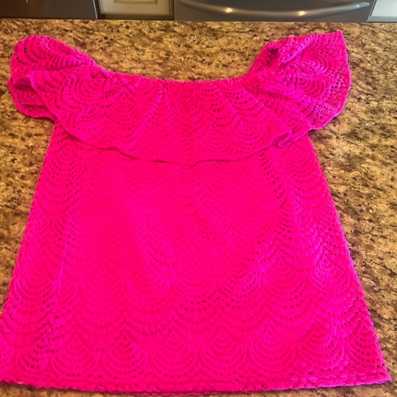 Lilly Pulitzer Size XS  LA FORTUNA LACE OFF THE SHOULDER TOP IN FUSCHIA 🩷🩷🩷 - Picture 2 of 4